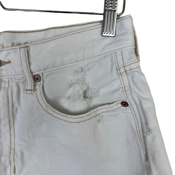 American Eagle Distressed White 90s Boyfriend Shorts Size 8 - Picture 5 of 13
